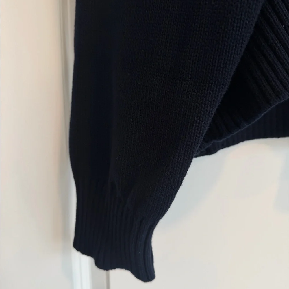 Quince 100% Organic Cotton Boyfriend Crew
Sweater in Navy size Large - Picture 9 of 14